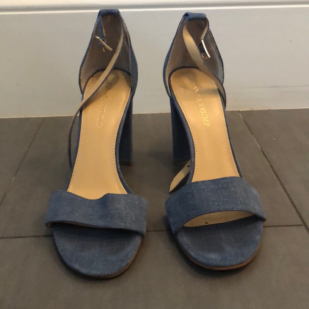 Blue strap heel